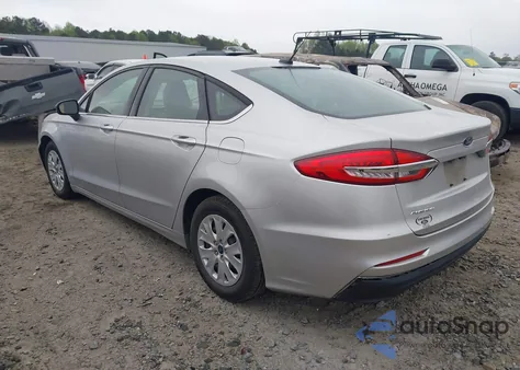 2019 Ford Fusion S z USA, uszkodzony, nr VIN 3FA6P0G71KR126921